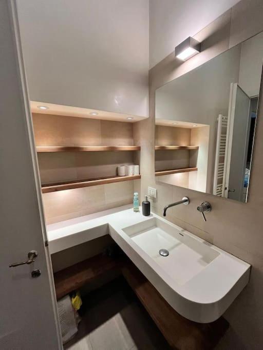 Colosseum Apartment - Your Cozy Roman Escape Экстерьер фото